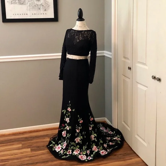 NEW JASZ COUTURE SZ 8 TWO PIECE BLACK LACE FLORAL FORMAL GOWN - Picture 2 of 10